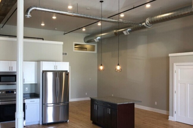Dining - 100 Courtland St