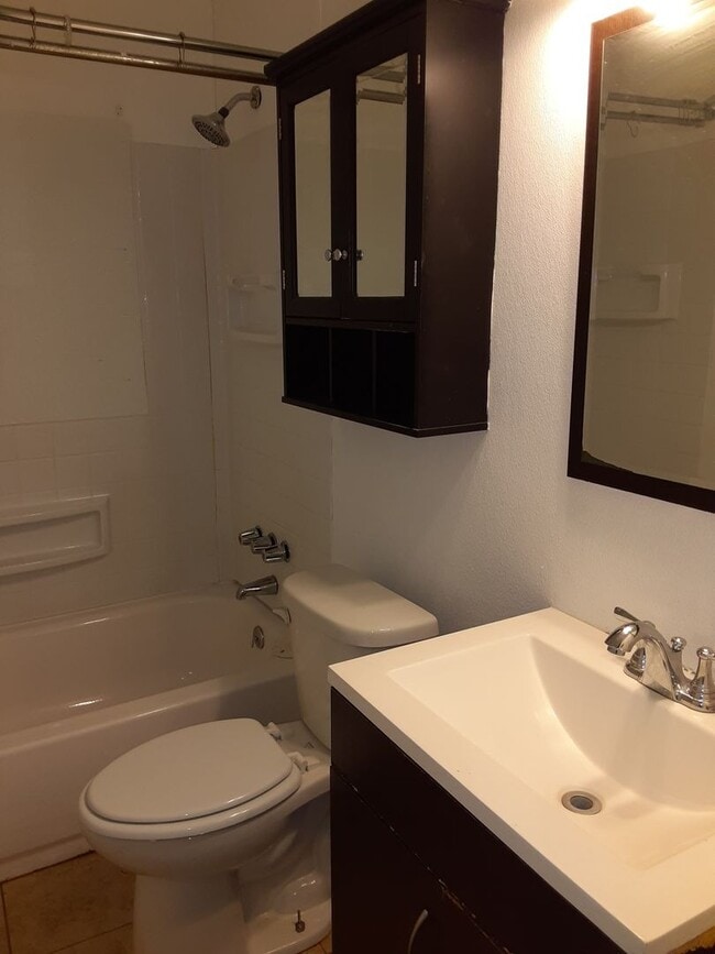 Building Photo - 3530 Pleasant Dr