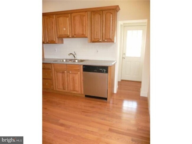 Foto del edificio - 2556 Memphis St