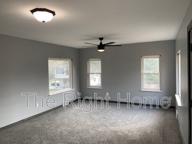 Building Photo - 5628 S 51st Ave