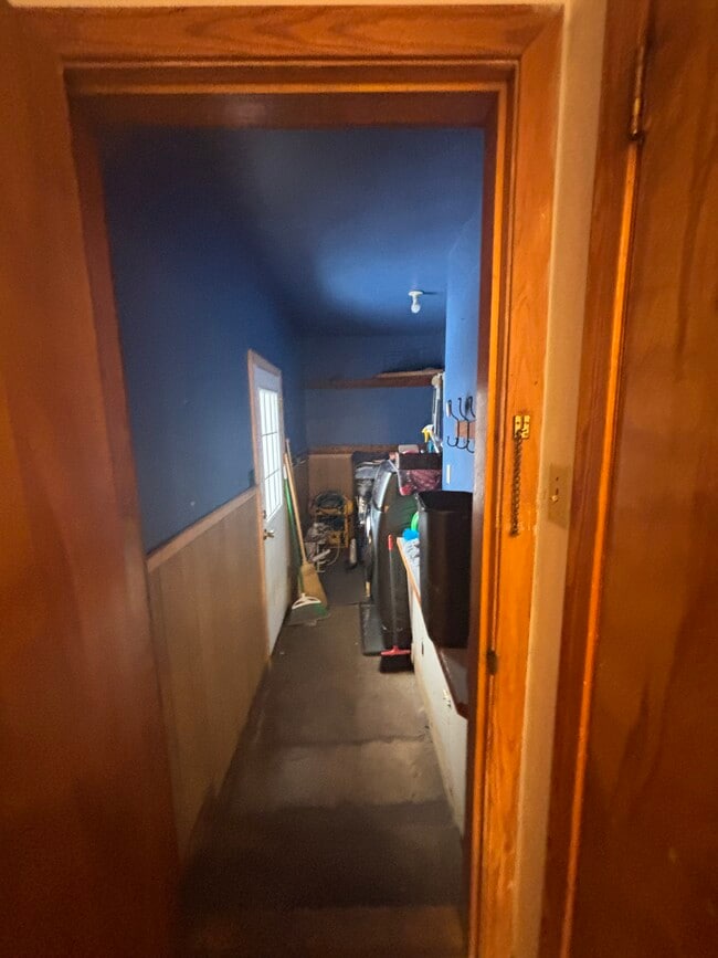 Building Photo - 1473 Linn St