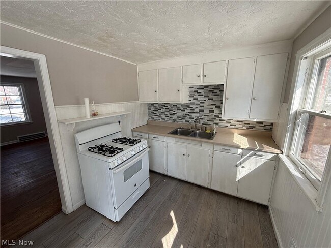 Building Photo - 713 South Blvd