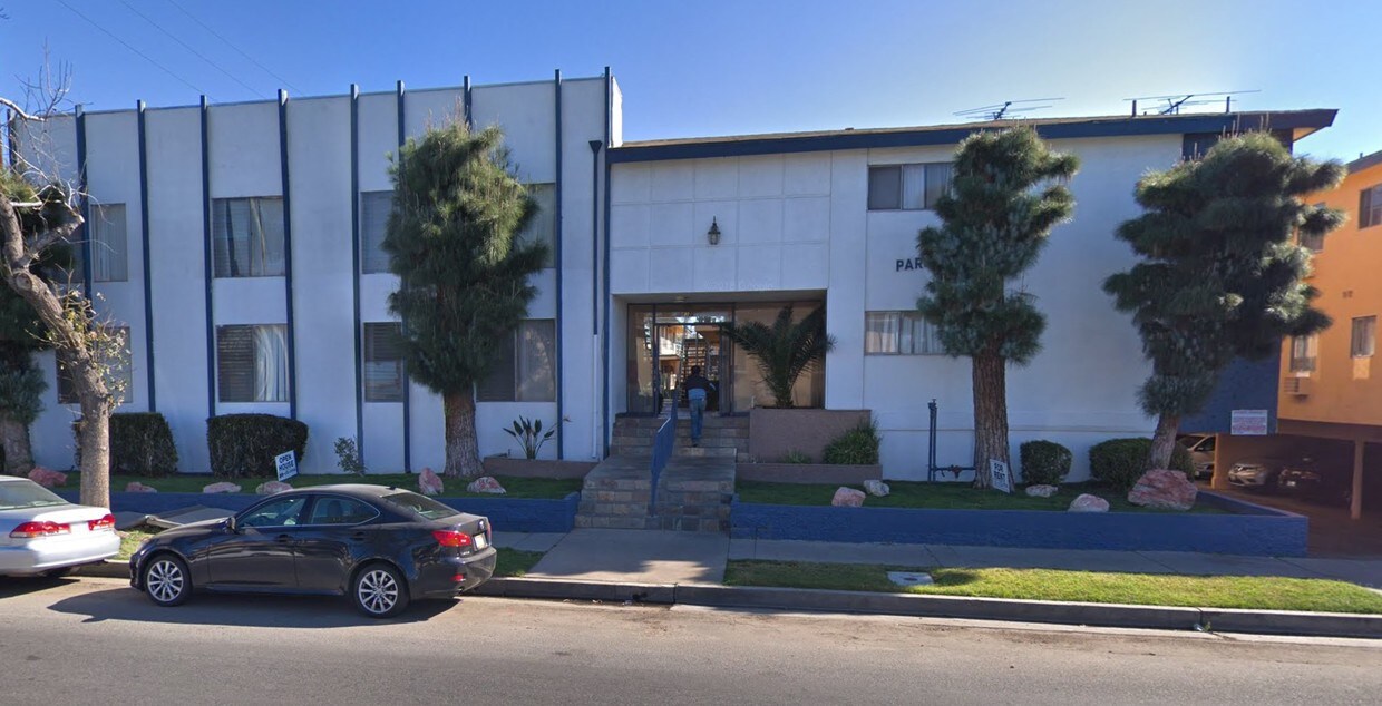 Primary Photo - 6320 Whitsett Ave