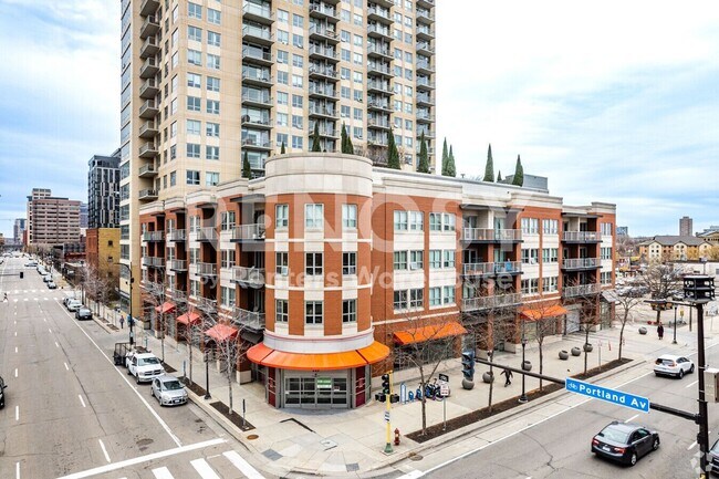 Building Photo - 929 Portland Ave S