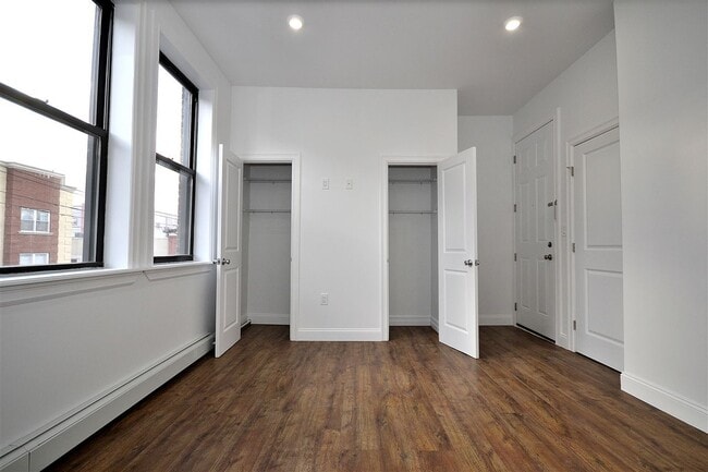 Building Photo - 322 56th St