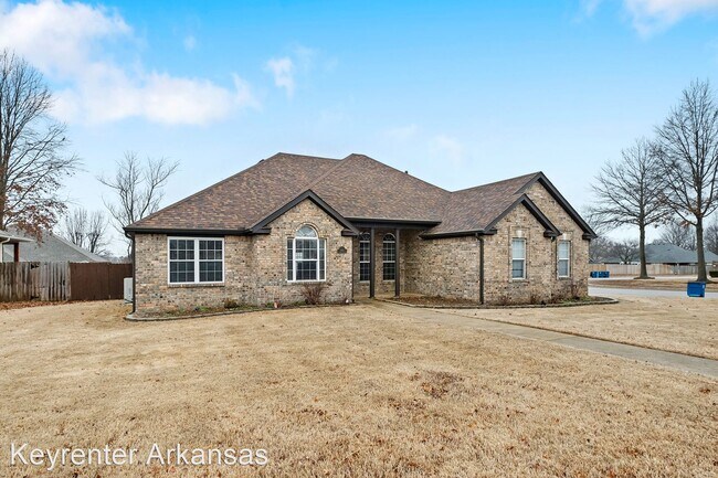 Building Photo - 3 br, 3 bath House - 400 Lyndal Ln