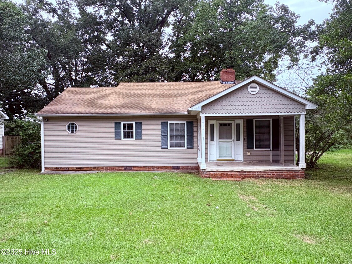 Foto principal - 414 Sherwood Rd