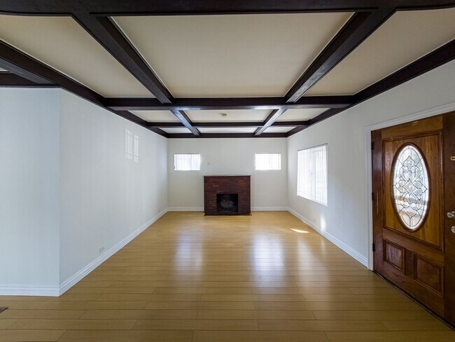 Building Photo - 126 E Garfield Ave