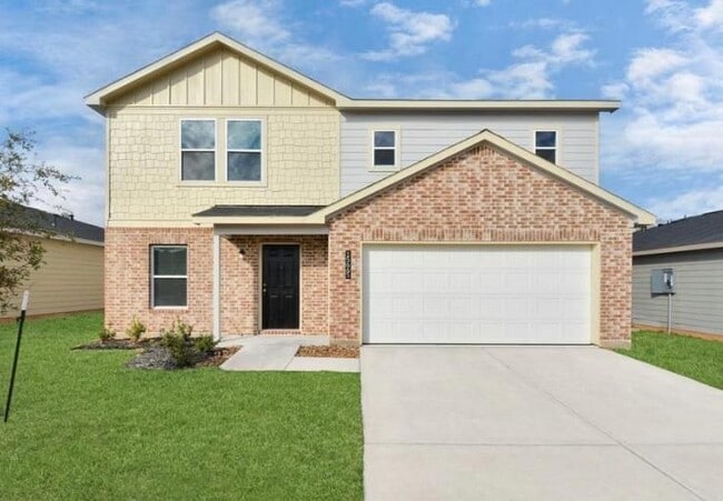 Beautiful Brick/Siding Front & Covered Patio - 15665 Briar Forest Dr