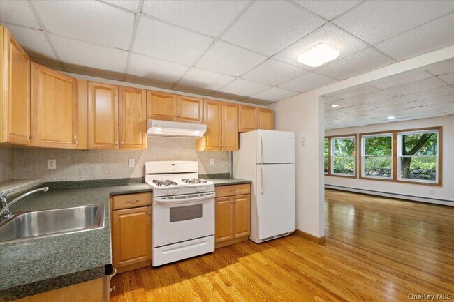 Foto del edificio - 272 Brewster Hill Rd
