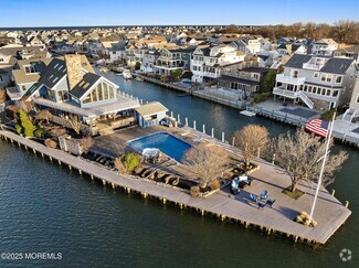 Building Photo - 17 Captains Ct