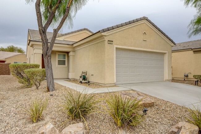 Building Photo - Charming 3 Bed 2 Bath Single Story Hoe in ...