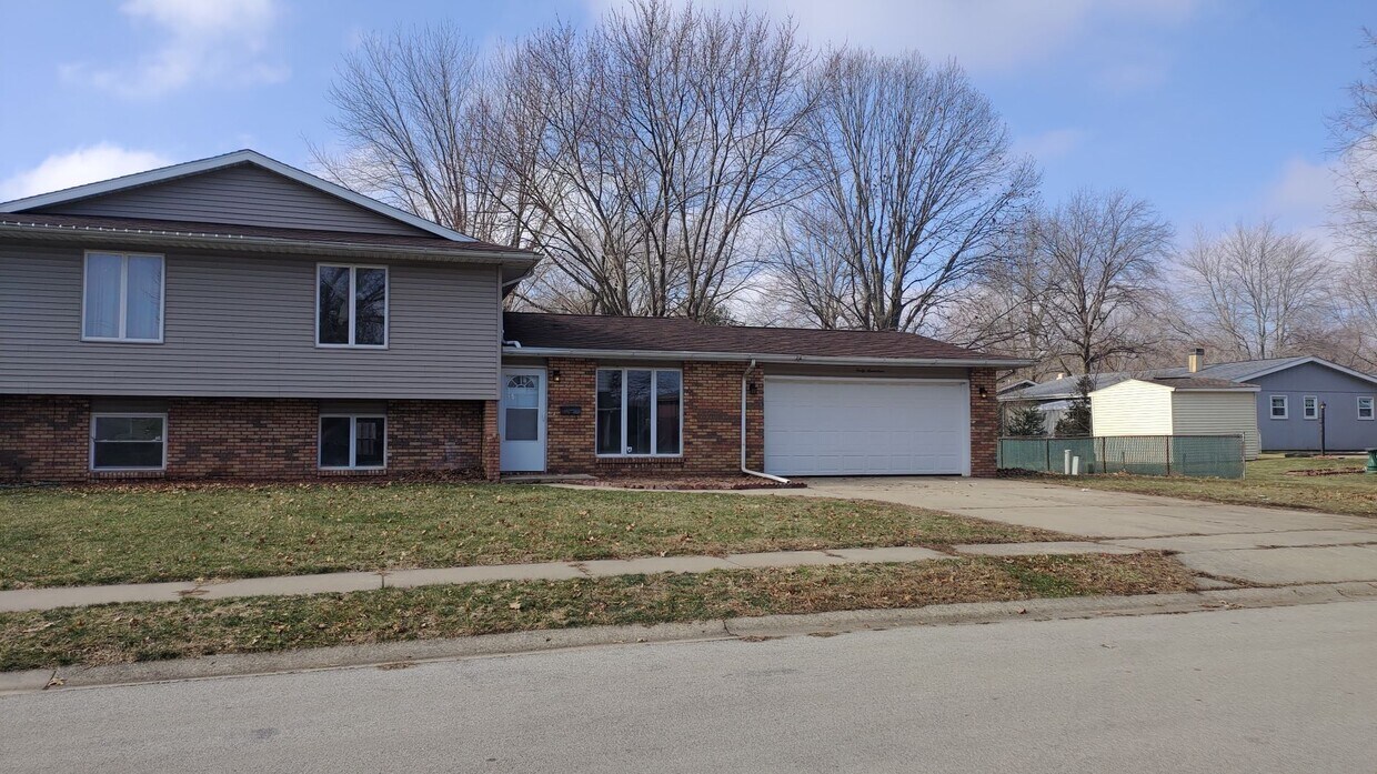 4017 Brookfield Dr, Springfield, IL 62703 Townhome Rentals in