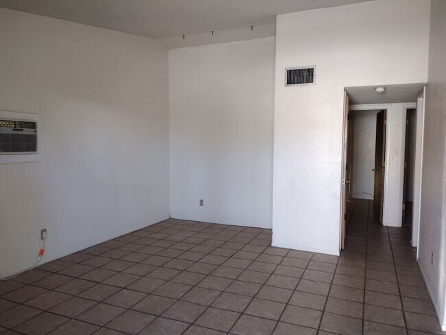 Building Photo - 2784 N Columbus Blvd