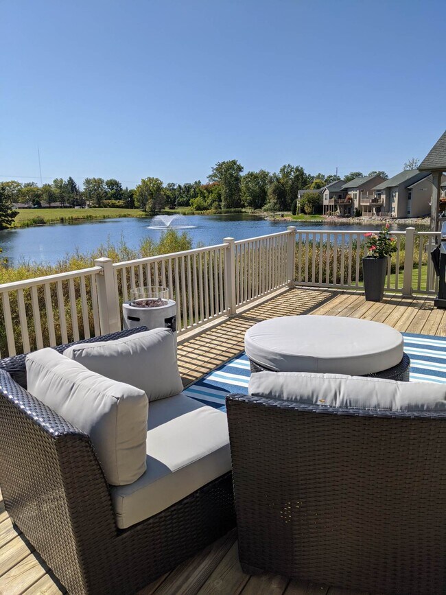 Oversized deck overlooking pond - 3903 Sierra Hts