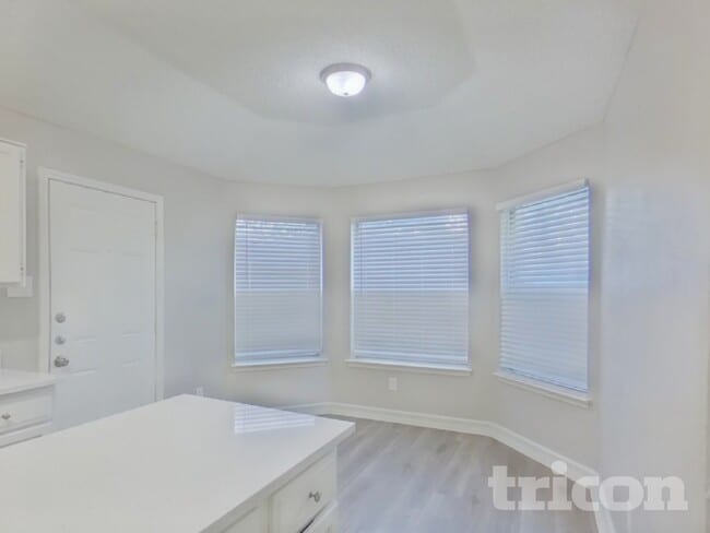 Building Photo - 907 Ponds Ct