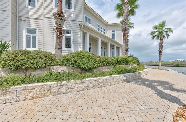 Building Photo - 3700 Island Moorings Pkwy