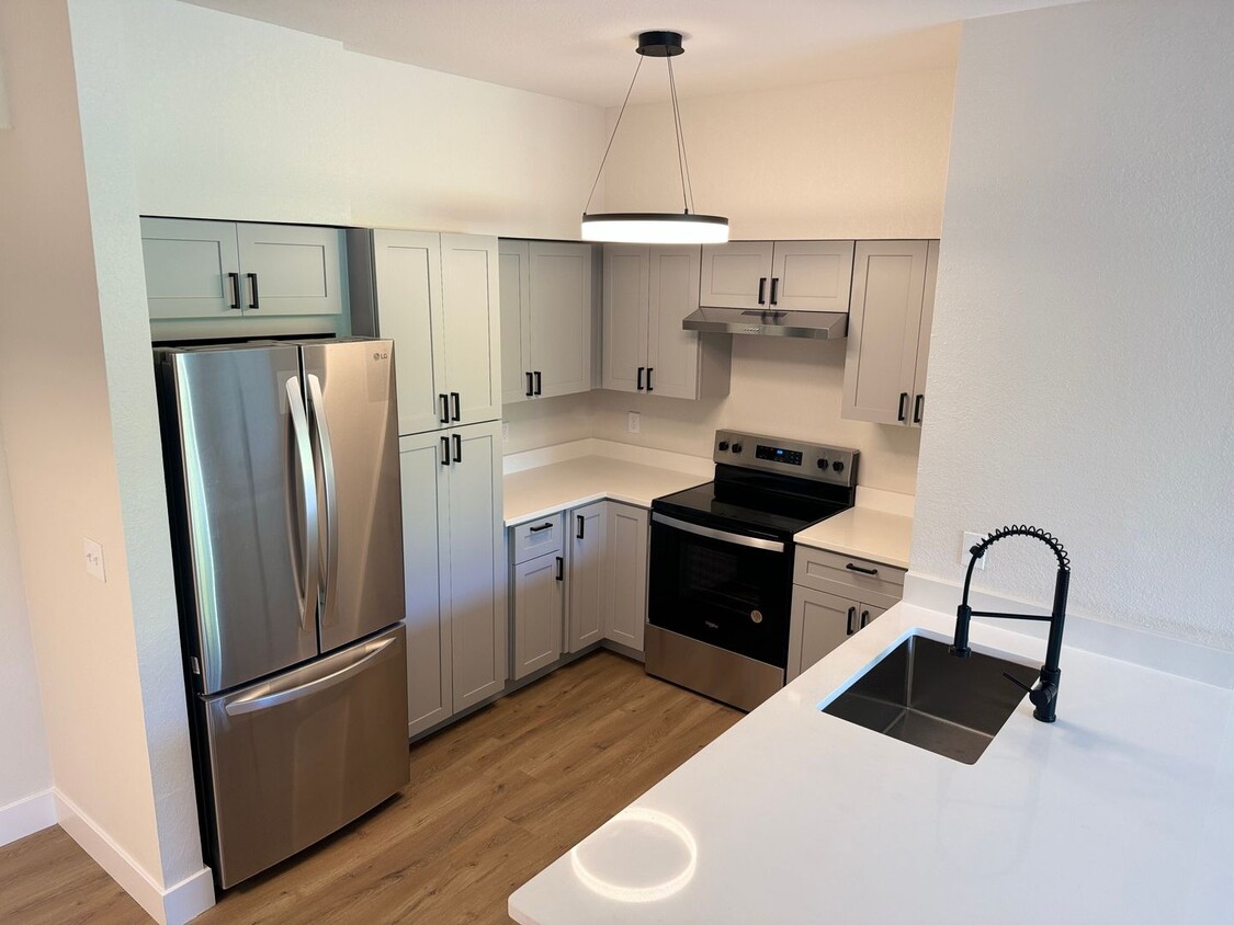 Primary Photo - Fully Updated Ground floor 2/2 Condo with ...