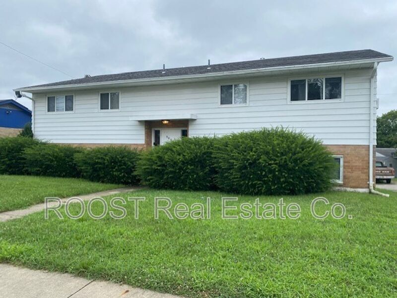 Foto principal - 906 W Lake Ave