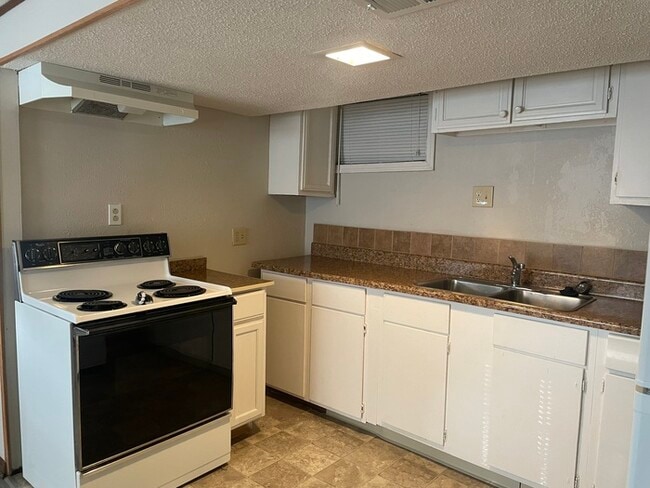 Building Photo - Located in Downtown Parkville