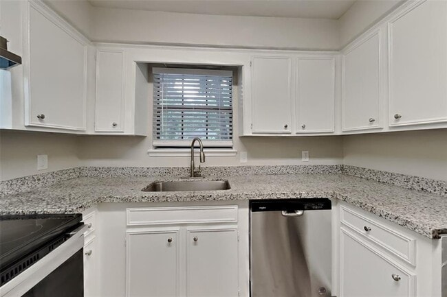 Foto del edificio - 16 Green Haven Dr