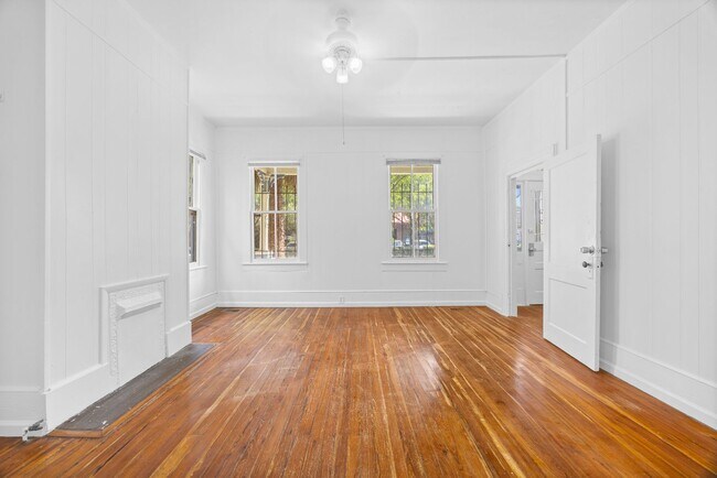 Foto del edificio - 112 E Anderson St
