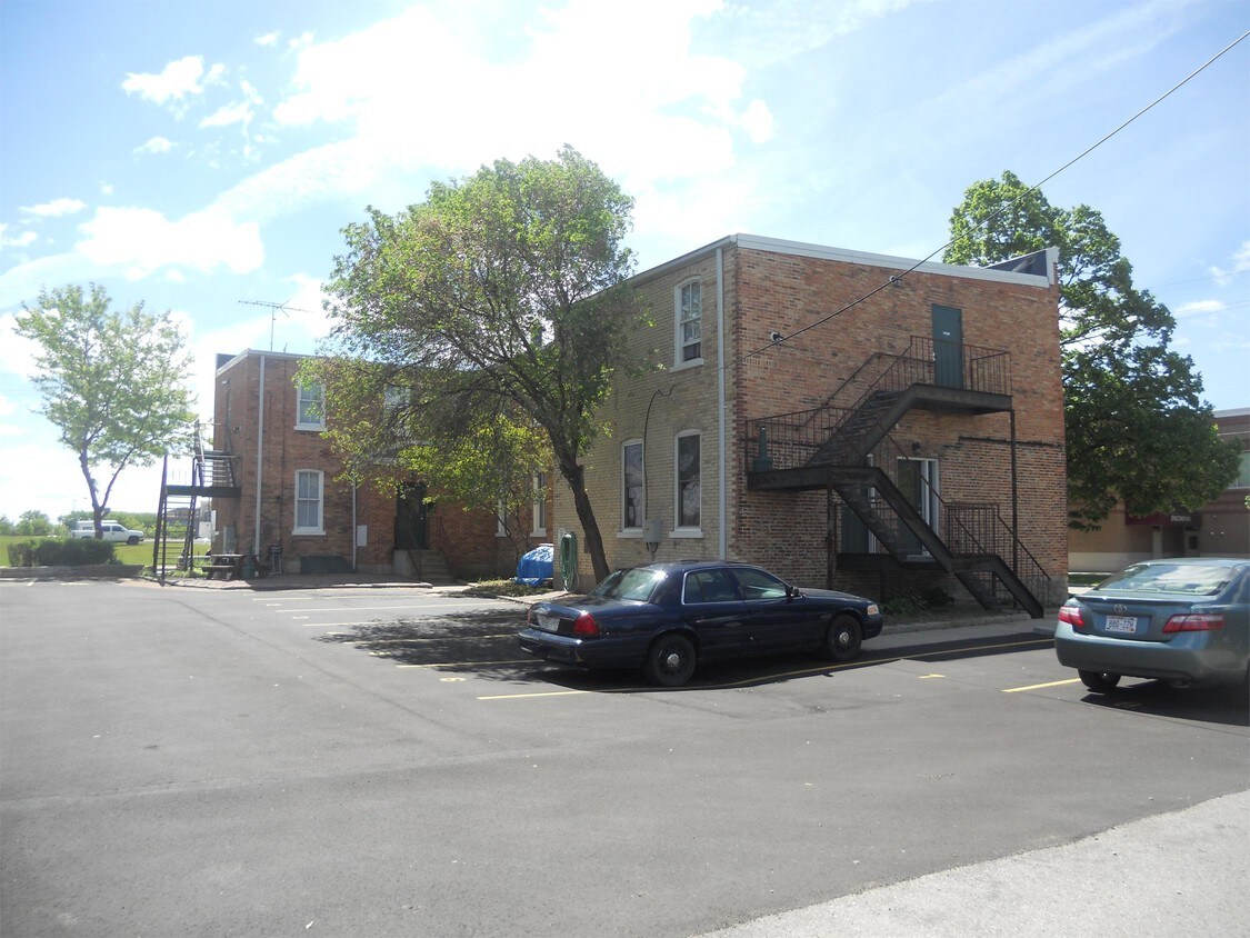 Building Photo - 401 N Broadway