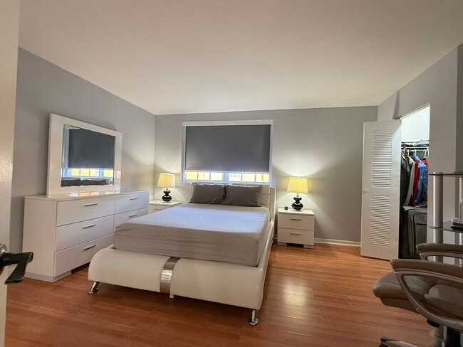 Building Photo - 9725 Fontainebleau Blvd