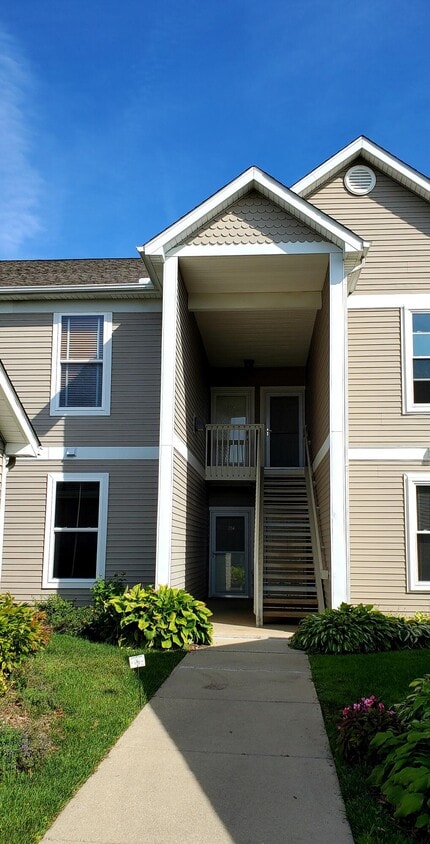 Primary Photo - 1354 Fox Pointe Cir