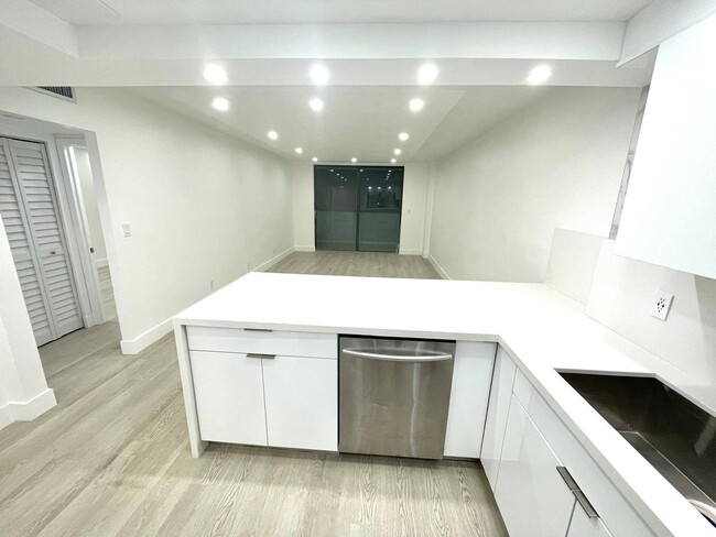 Building Photo - 1825 W 44th Pl