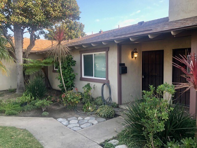 Entry - 16181 Ganges Lane #2, Huntington Beach, CA 92647
