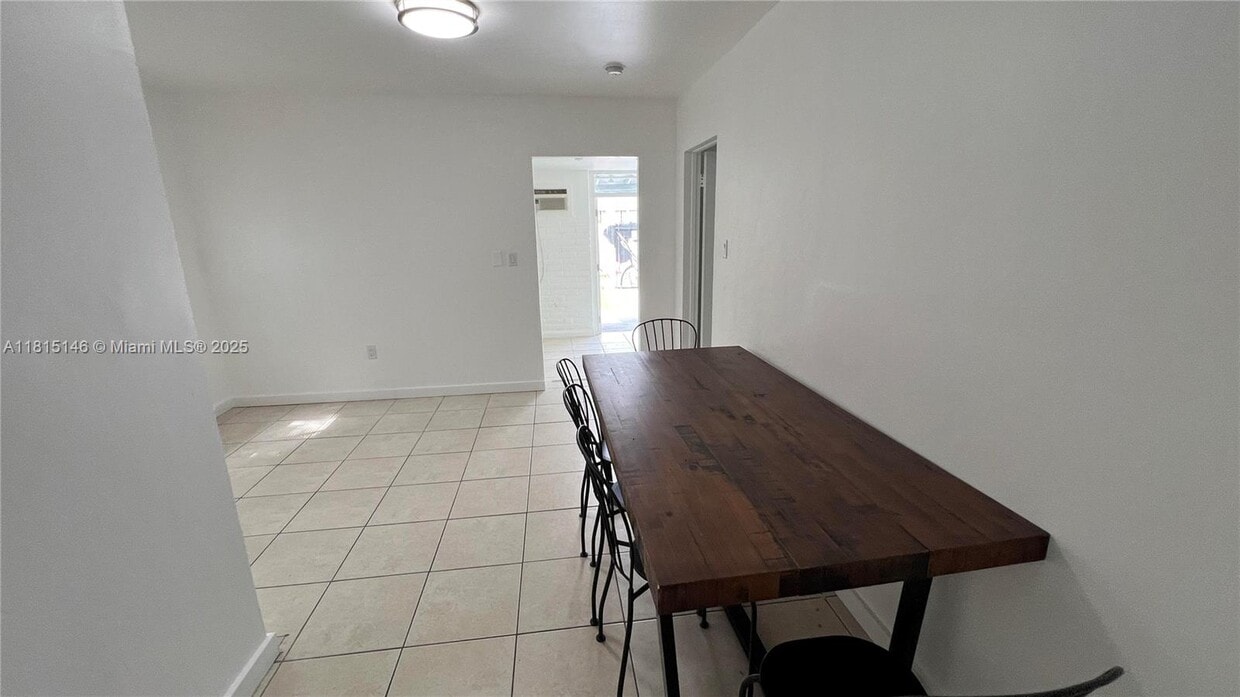 Primary Photo - 113 NW 35th St