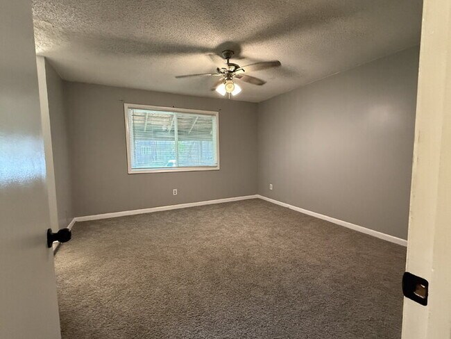 Foto del edificio - Your New Home Awaits: Charming 3-Bedroom T...