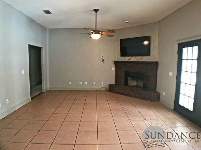 Building Photo - 1622 Fuller Dr