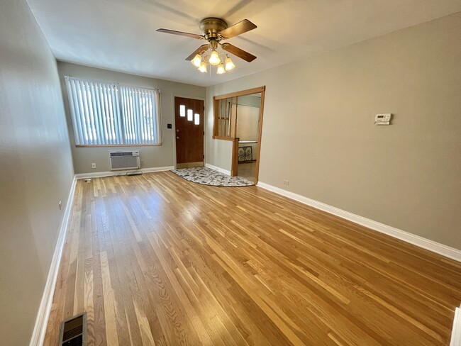 Foto del edificio - 6046 S Melvina Ave