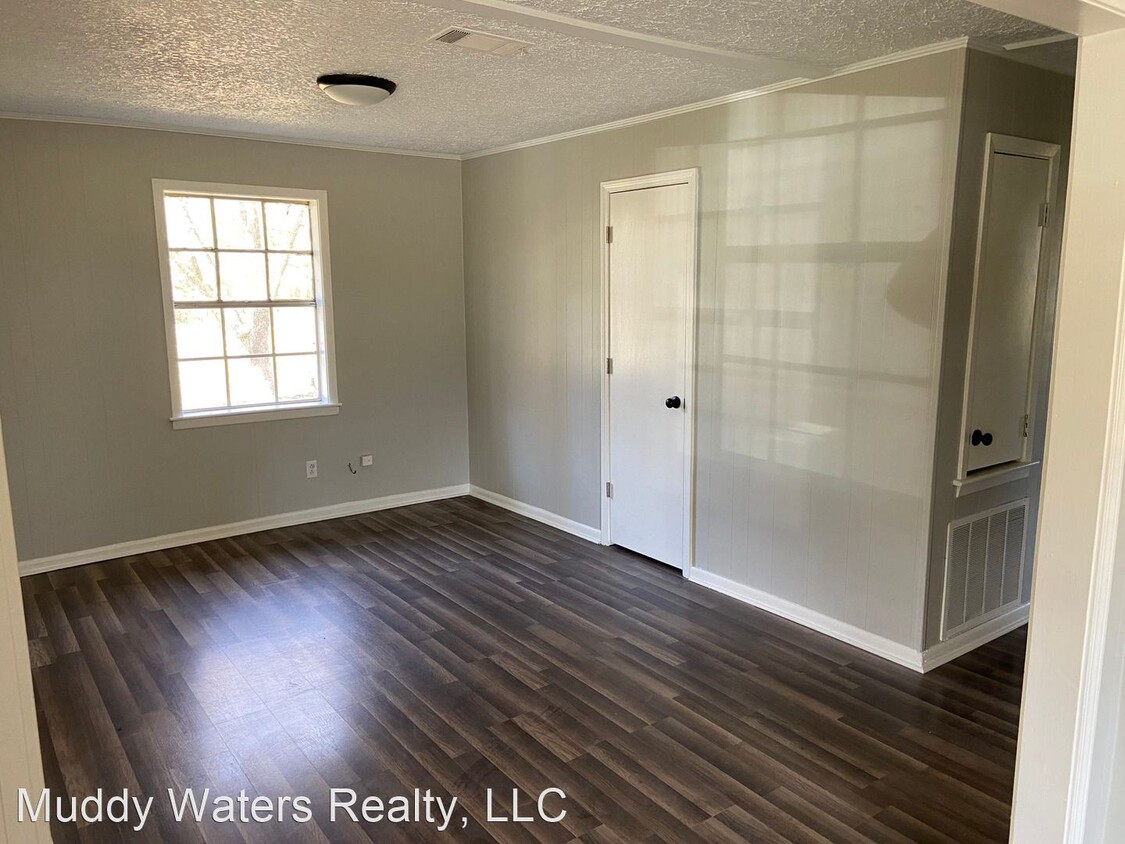 Foto principal - 3 br, 2 bath House - 709 5th St