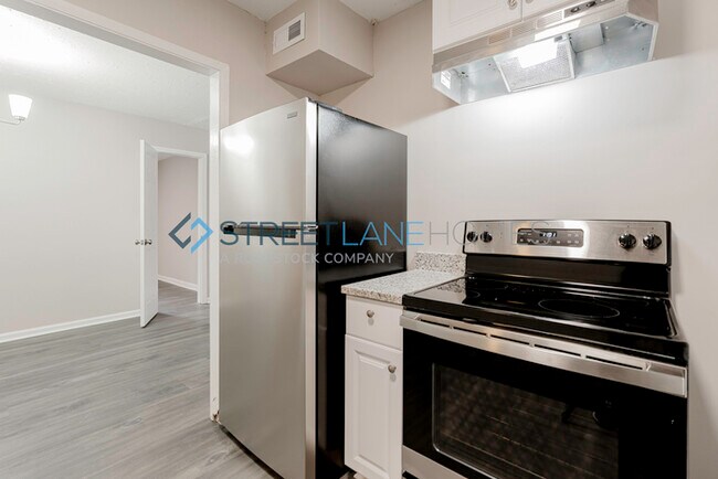 Building Photo - NOW OFFERING $250 OFF FIRST FULL MONTH IF ...