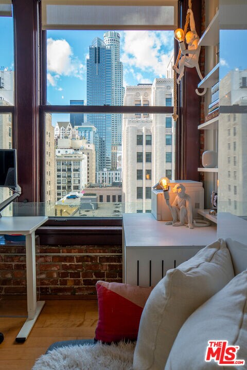 Foto del edificio - 460 S Spring St