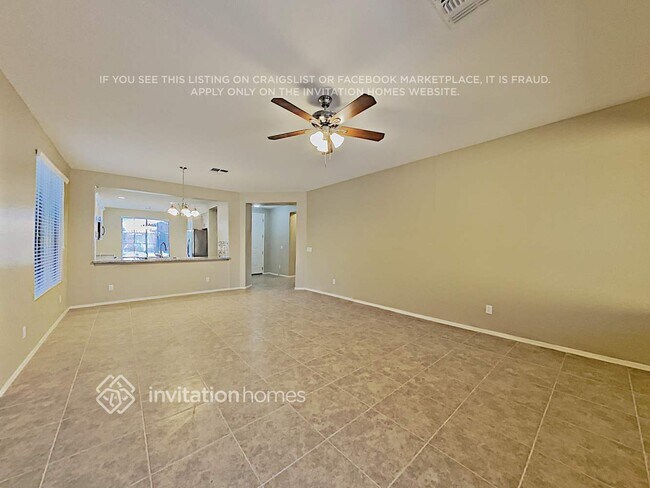 Foto del edificio - 15206 W Port Royale Ln