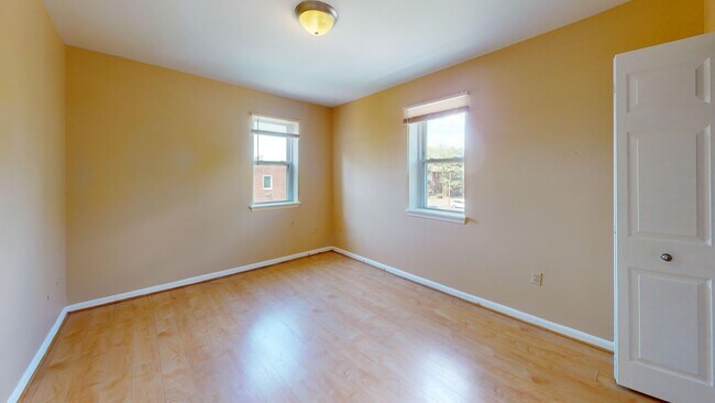 Building Photo - Randle Heights Updated One Bedroom/One Bat...