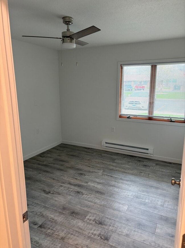 Building Photo - 601 N State St