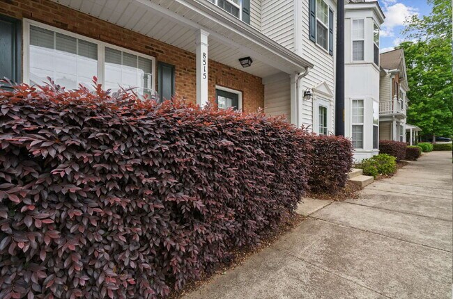 Foto del edificio - 3-Bed Townhouse in Leesville District