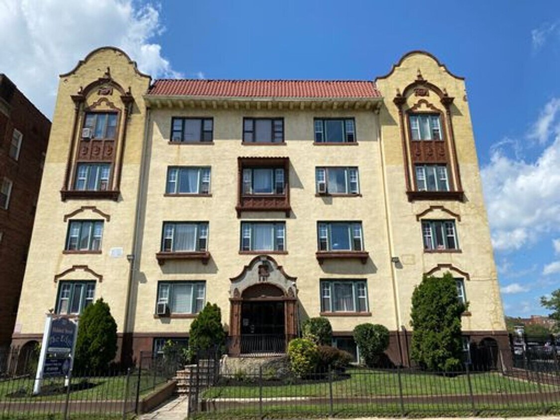 Building Photo - The Edge Apartments