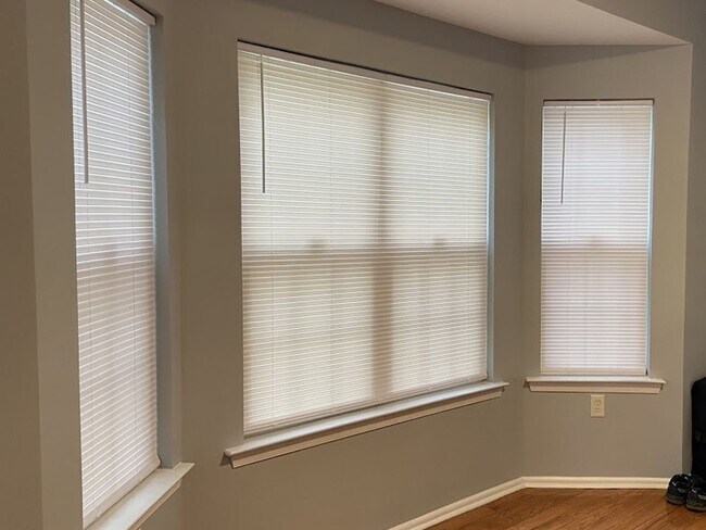 Foto del edificio - 3 Bedroom Townhome in South Plainfield