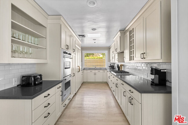 Building Photo - 9520 Gloaming Dr