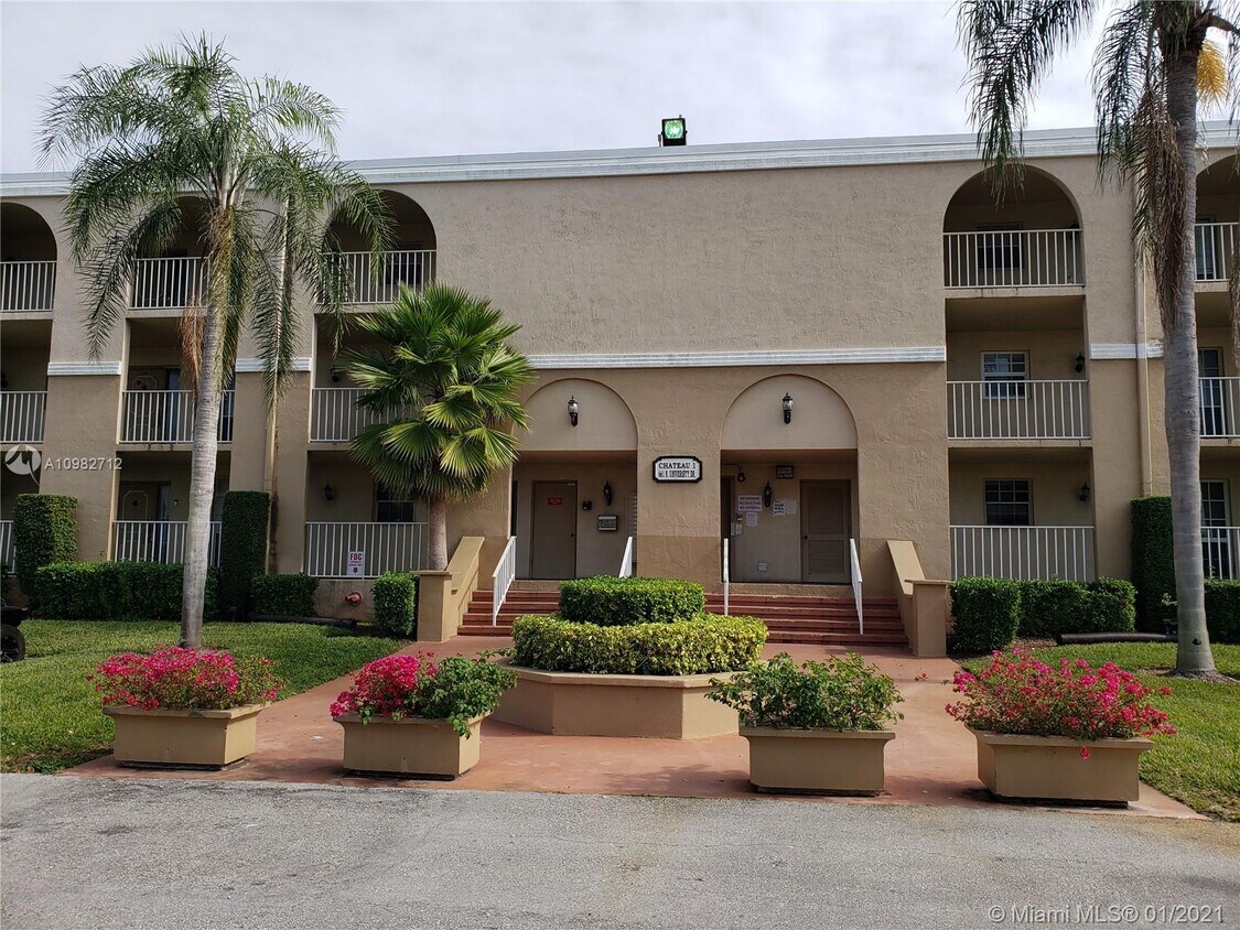 Primary Photo - 661 N University Dr