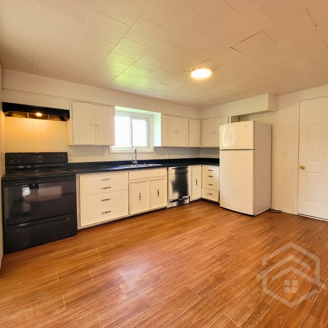 Building Photo - 2Bedroom House in St. Thomas!!