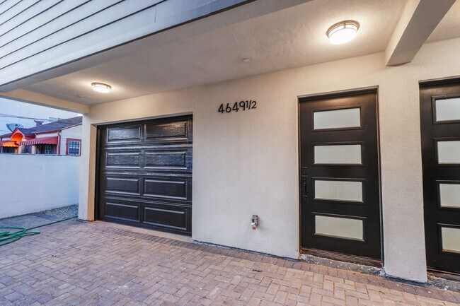 Foto del edificio - 4647 Pickford St