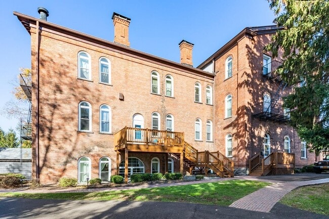 Building Photo - 21 Idlewild Ave
