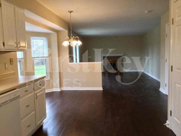 Foto del edificio - 9742 Coventry Ct